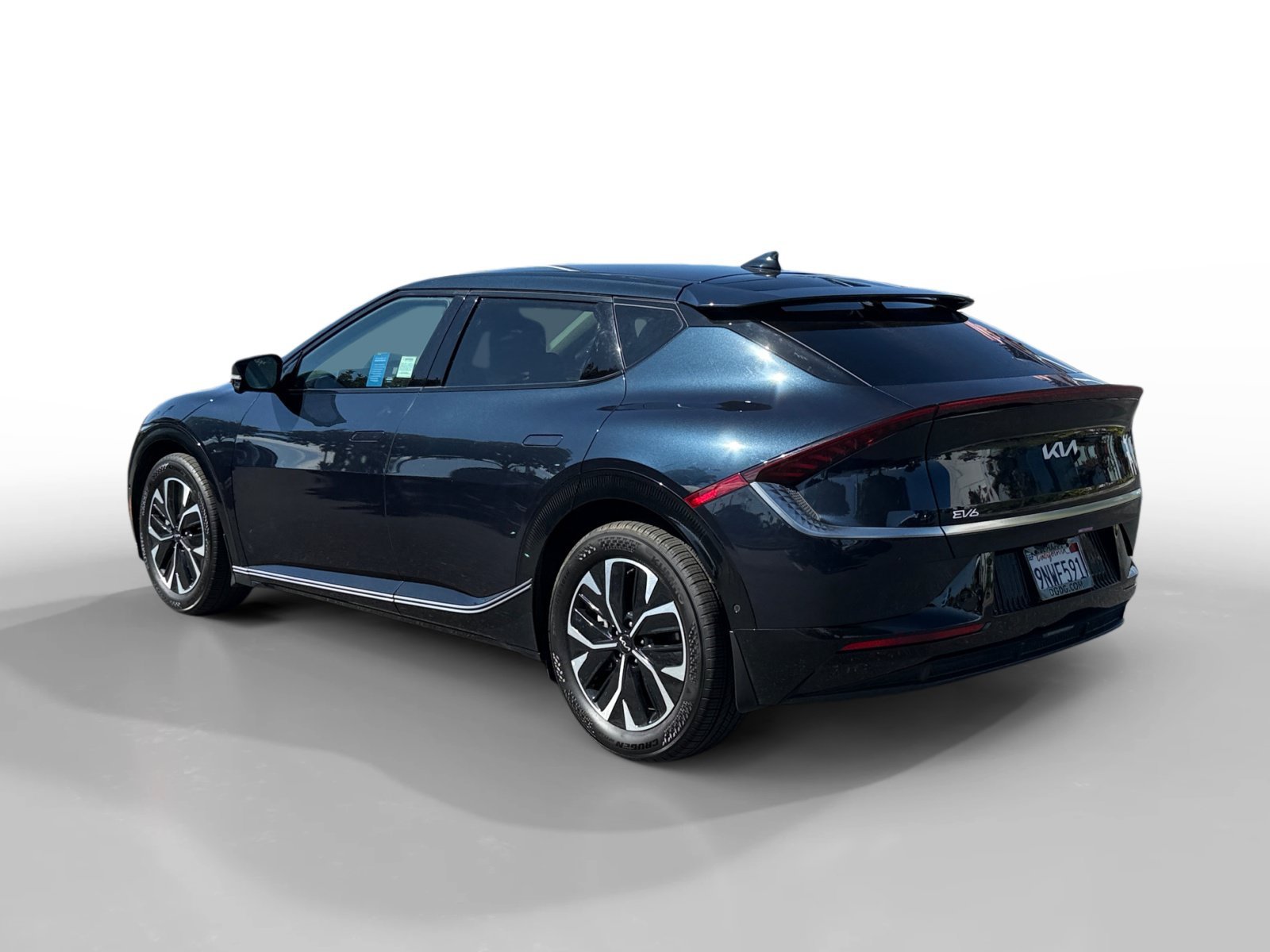 Certified Used 2024 Blue Kia Wind image 3