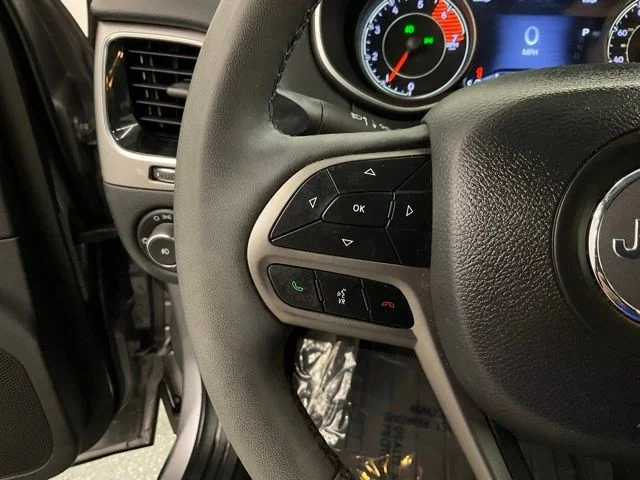 Used 2022 Silver Jeep Limited image 12