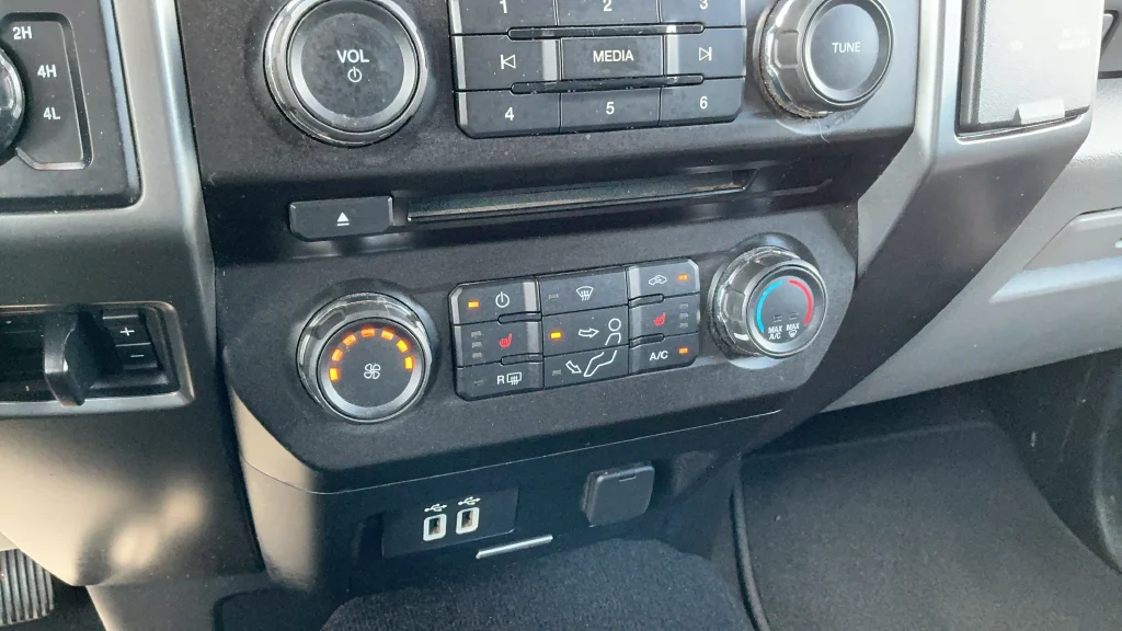 Used 2018 Blue Ford XLT image 16