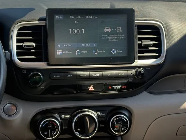 Used 2025 Lunar White Hyundai SEL image 18