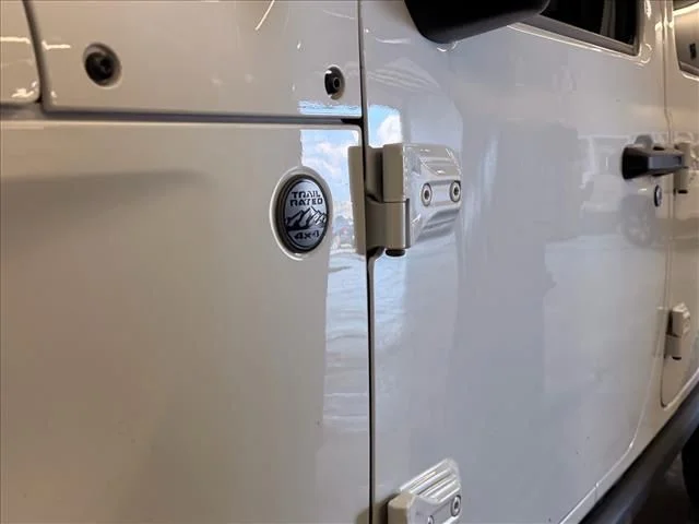 Used 2022 White Jeep Willys image 4