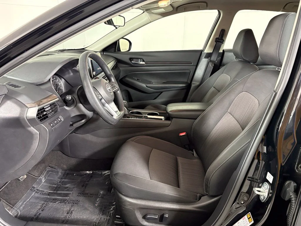 Used 2024 Black Nissan 2.5 SV image 13