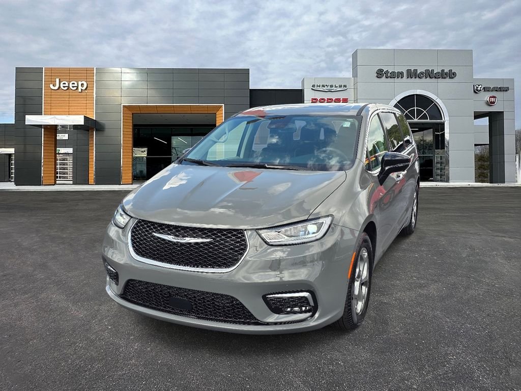 2024 Chrysler Pacifica Limited's photo
