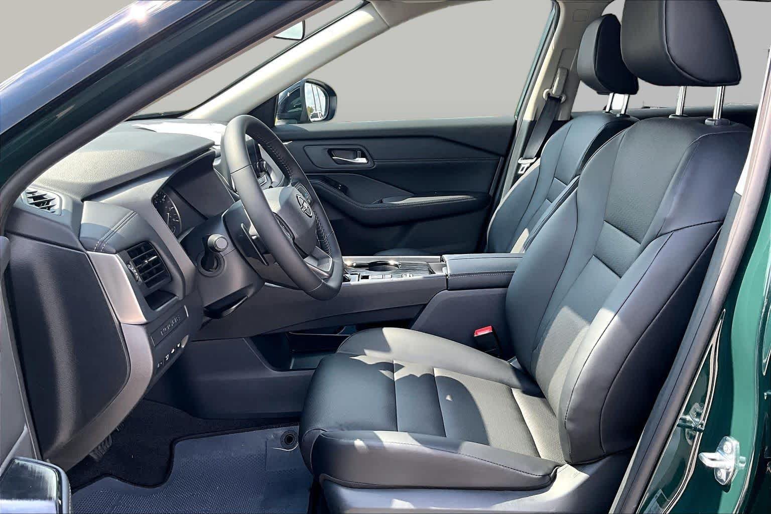New 2027 Obsidian Green Pearl Nissan Dark Armor image 9