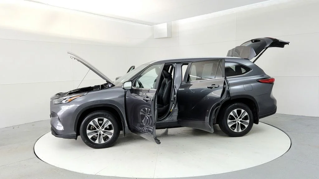Used 2023 Gray Toyota XLE image 10