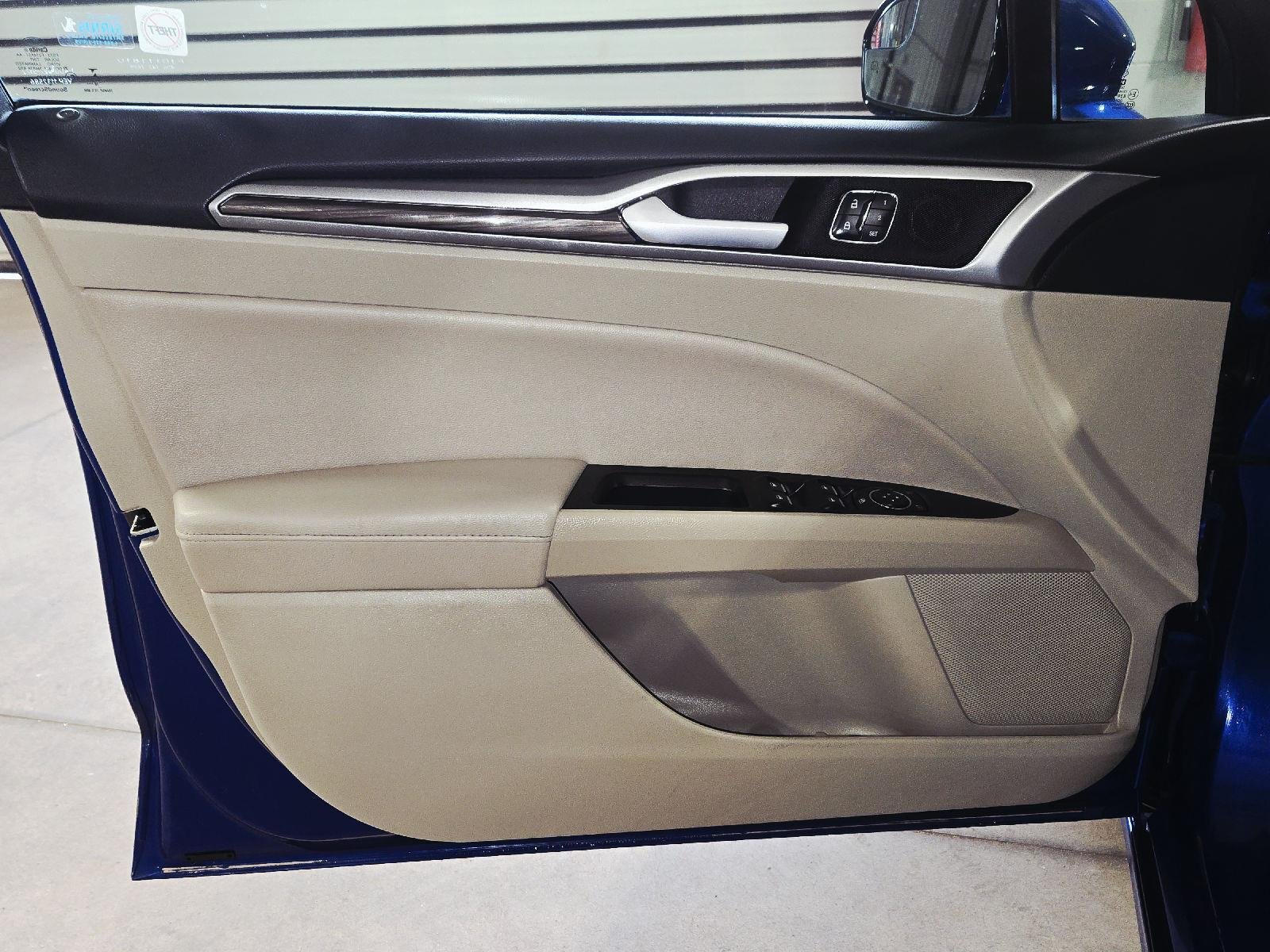 Used 2017 Lightning Blue Ford SE image 13