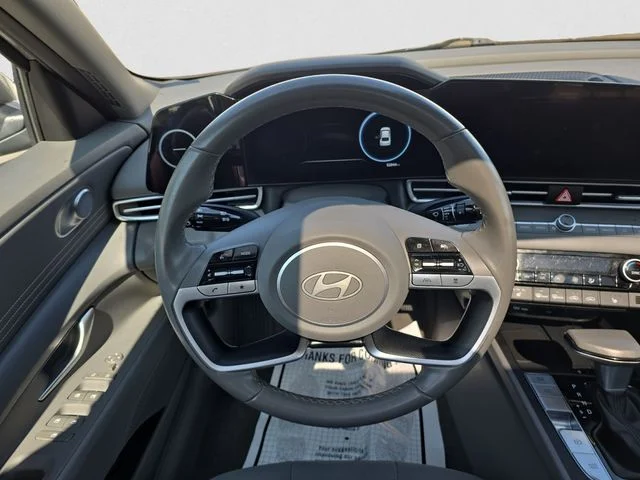 Used 2025  Hyundai SEL Convenience image 12
