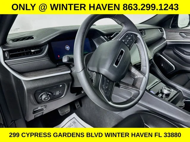 Used 2024  Jeep 4xe image 9
