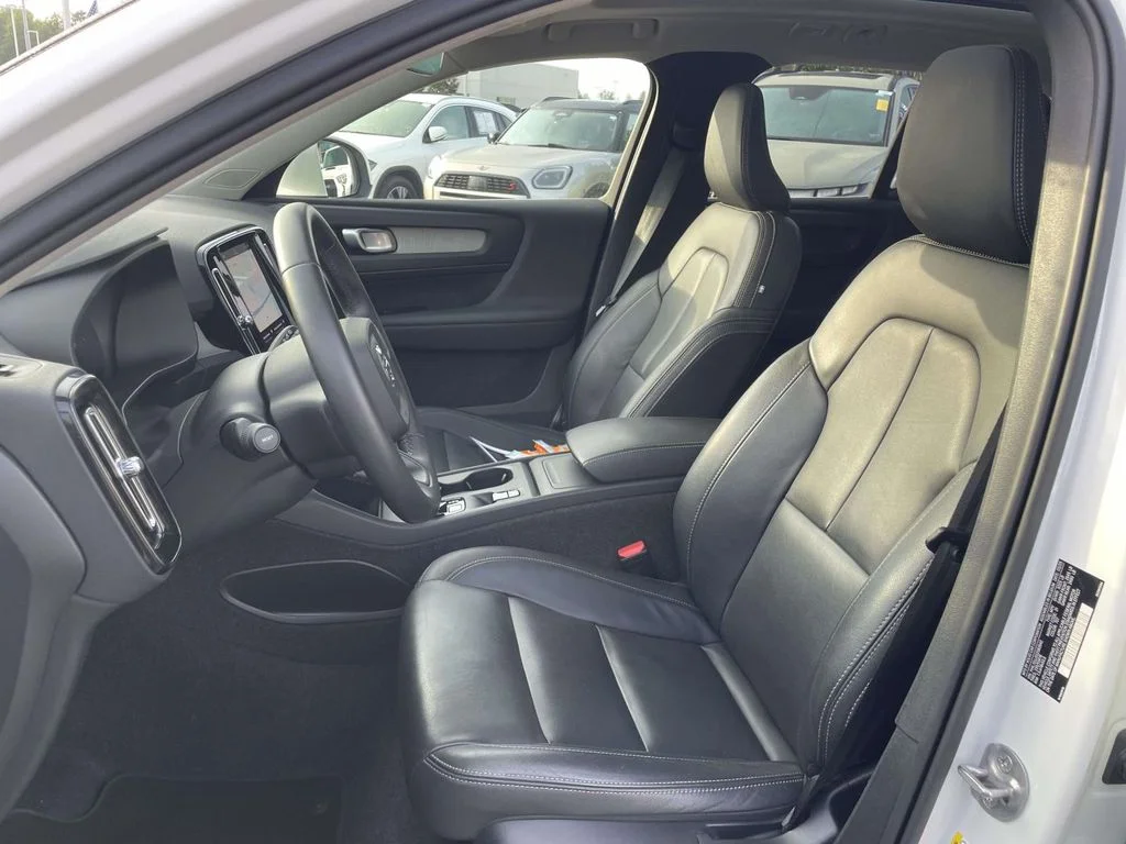 Certified Used 2025 Crystal White Volvo Core image 8