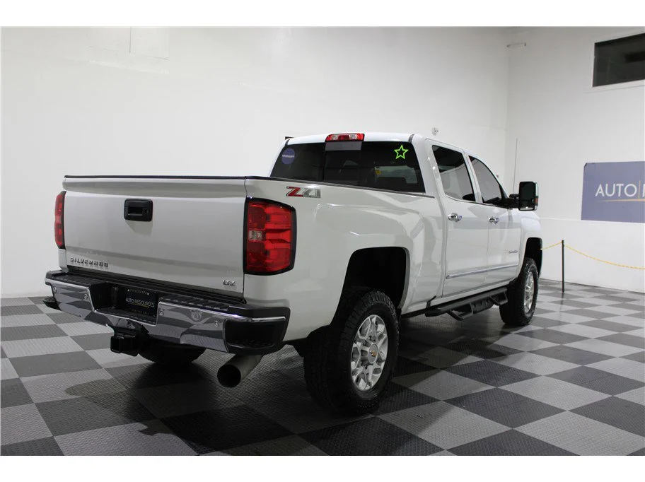 Used 2018 Summit White Chevrolet LTZ image 4