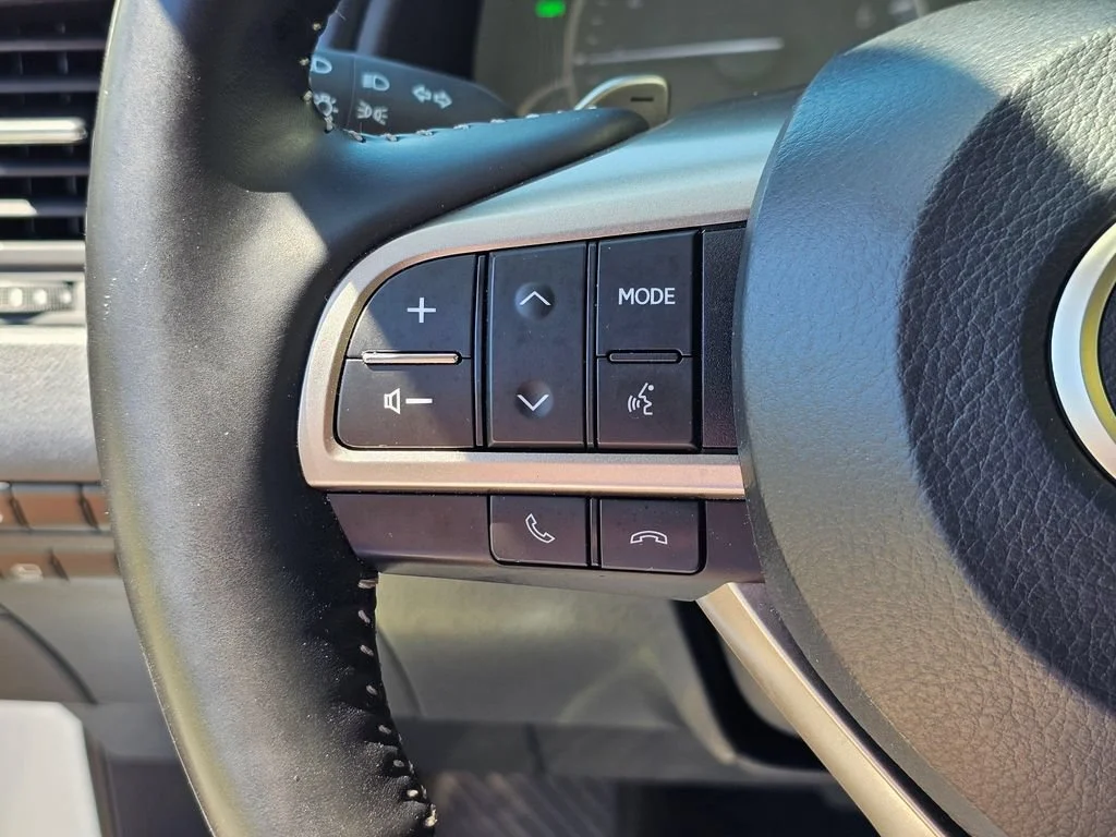 Used 2021  Lexus RX 350L image 27