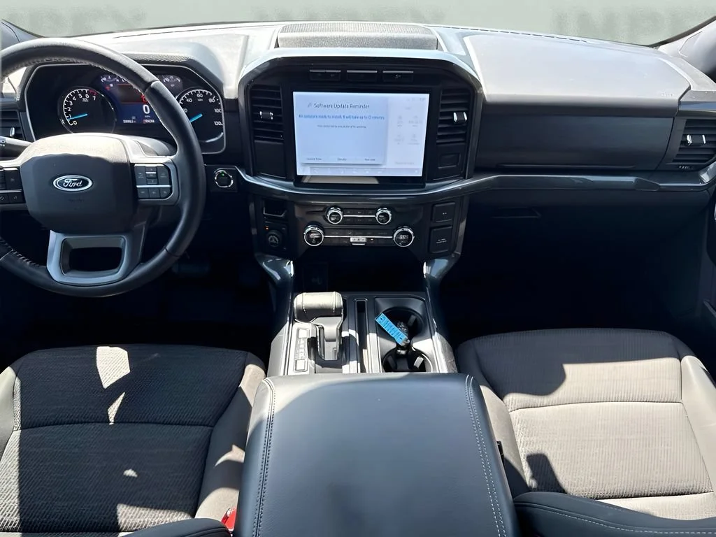 Used 2021  Ford XL image 13