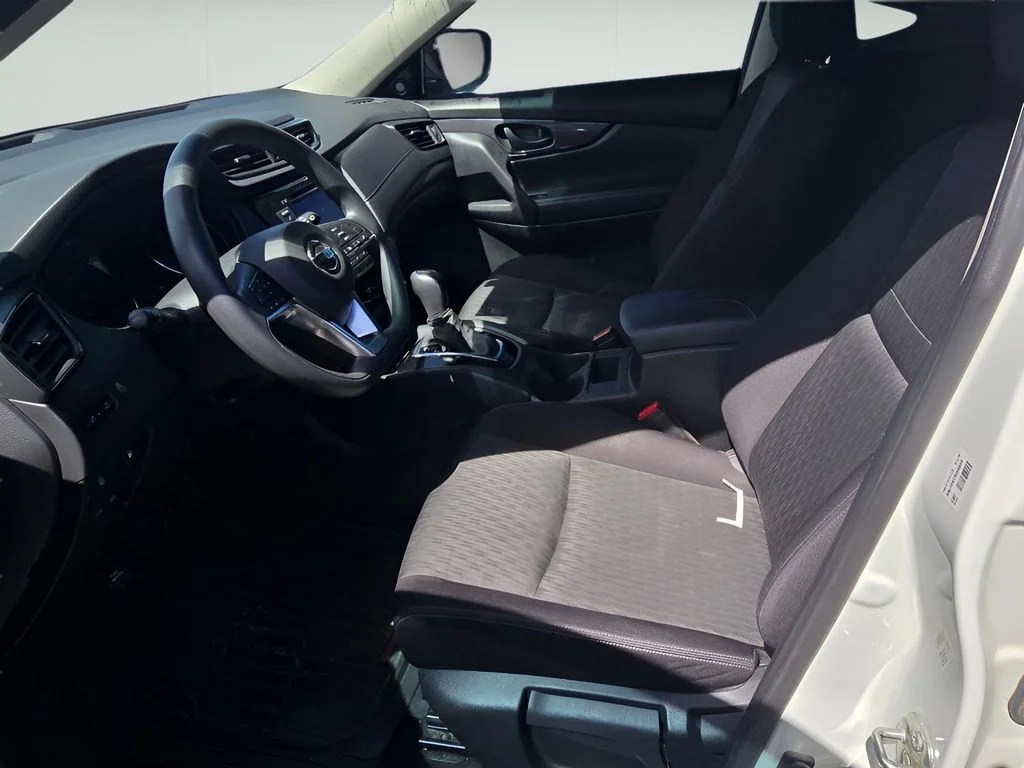 Used 2020 Glacier White Nissan S image 15