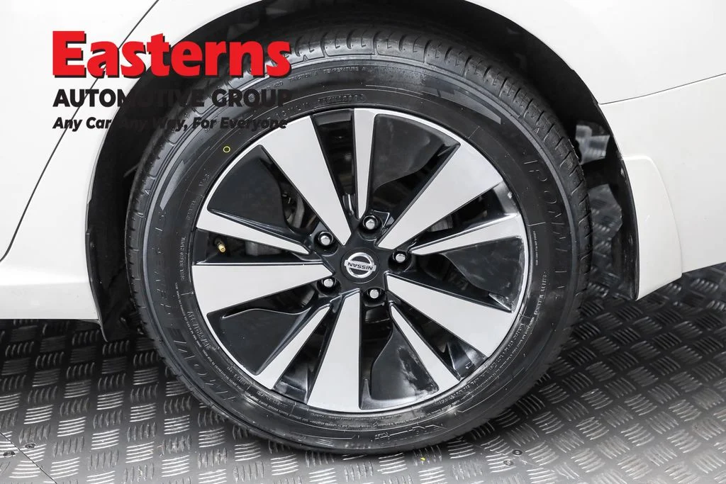 Used 2022 White Nissan 2.5 SL image 8