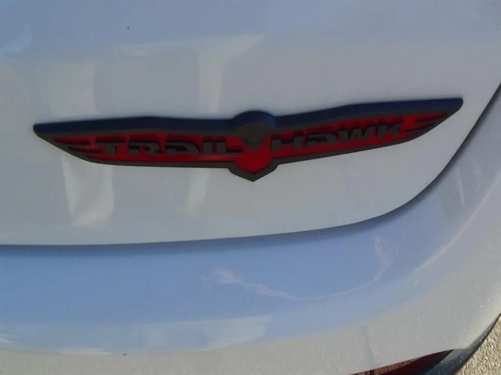 Used 2024 Bright White Clear Coat (pw7) Jeep Trailhawk image 11