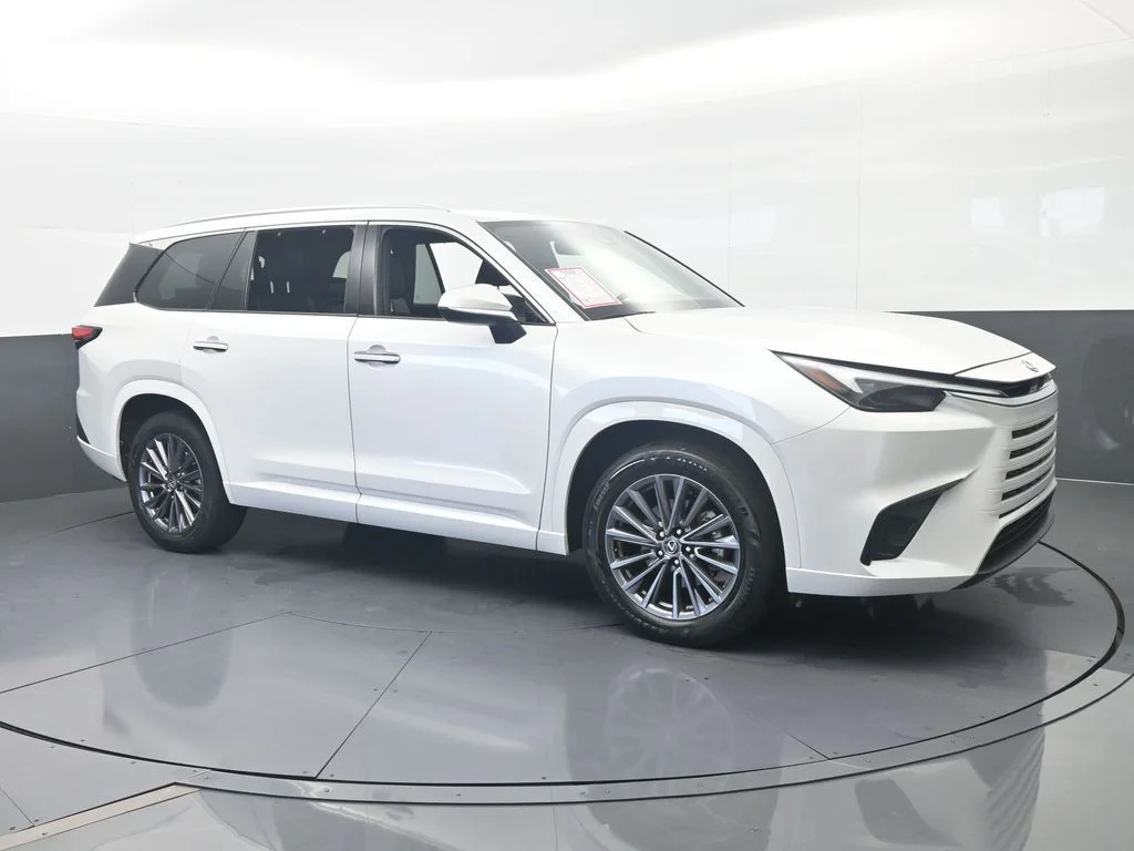Used 2024 White Lexus 350 Premium image 8