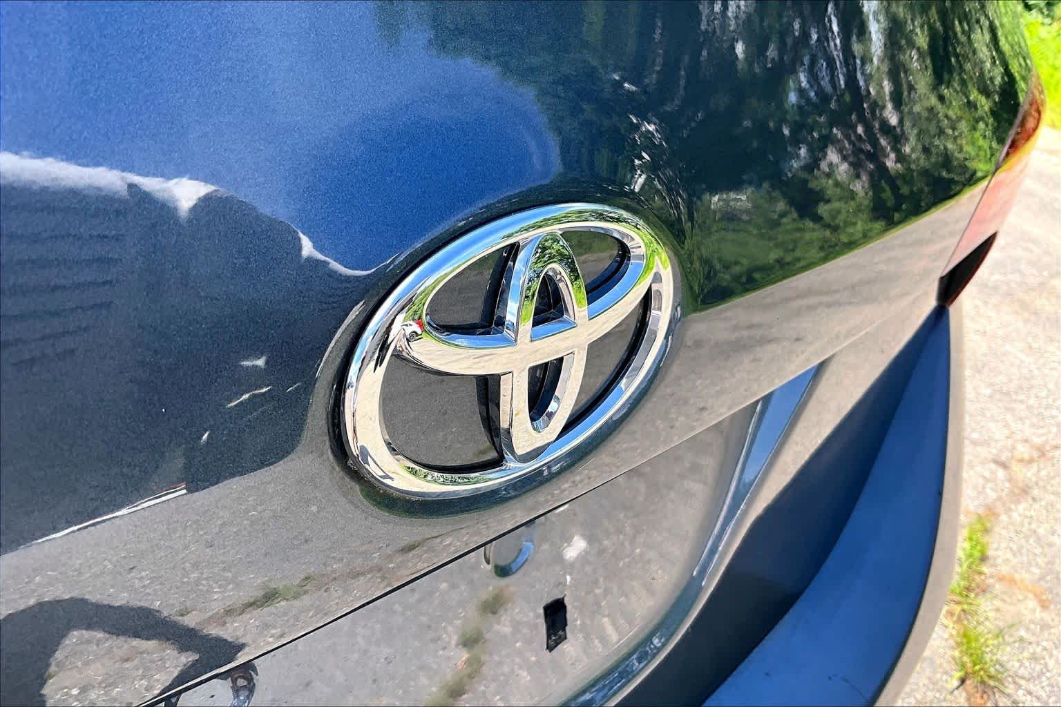 Used 2017 Slate Metallic Toyota L image 29
