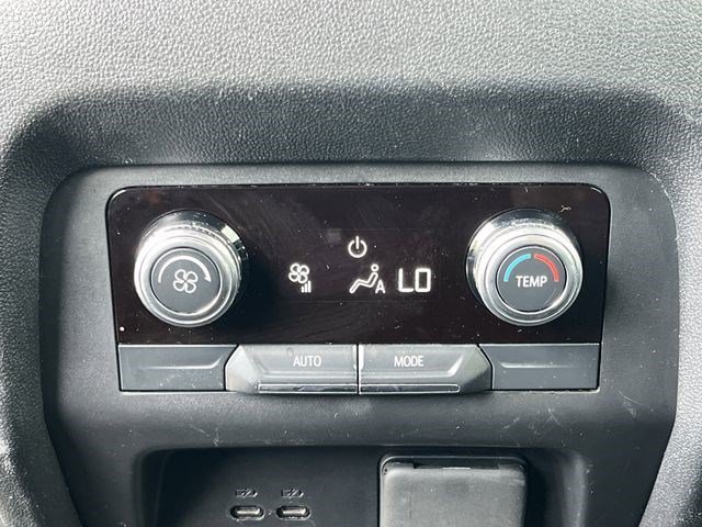 Used 2024 Summit White GMC AWD Elevation image 21