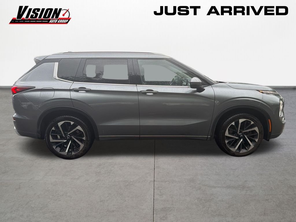 Used 2024 Black Mitsubishi  image 4