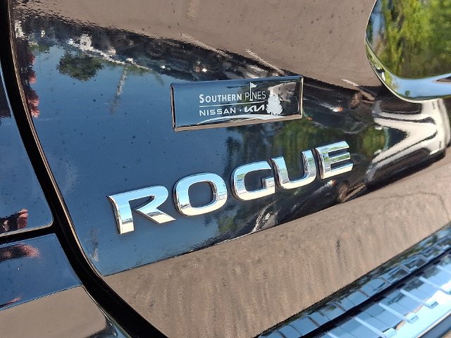 Used 2020 Black Nissan SL image 32