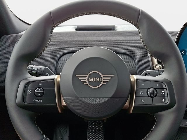 New 2027 Green MINI Signature Plus image 17