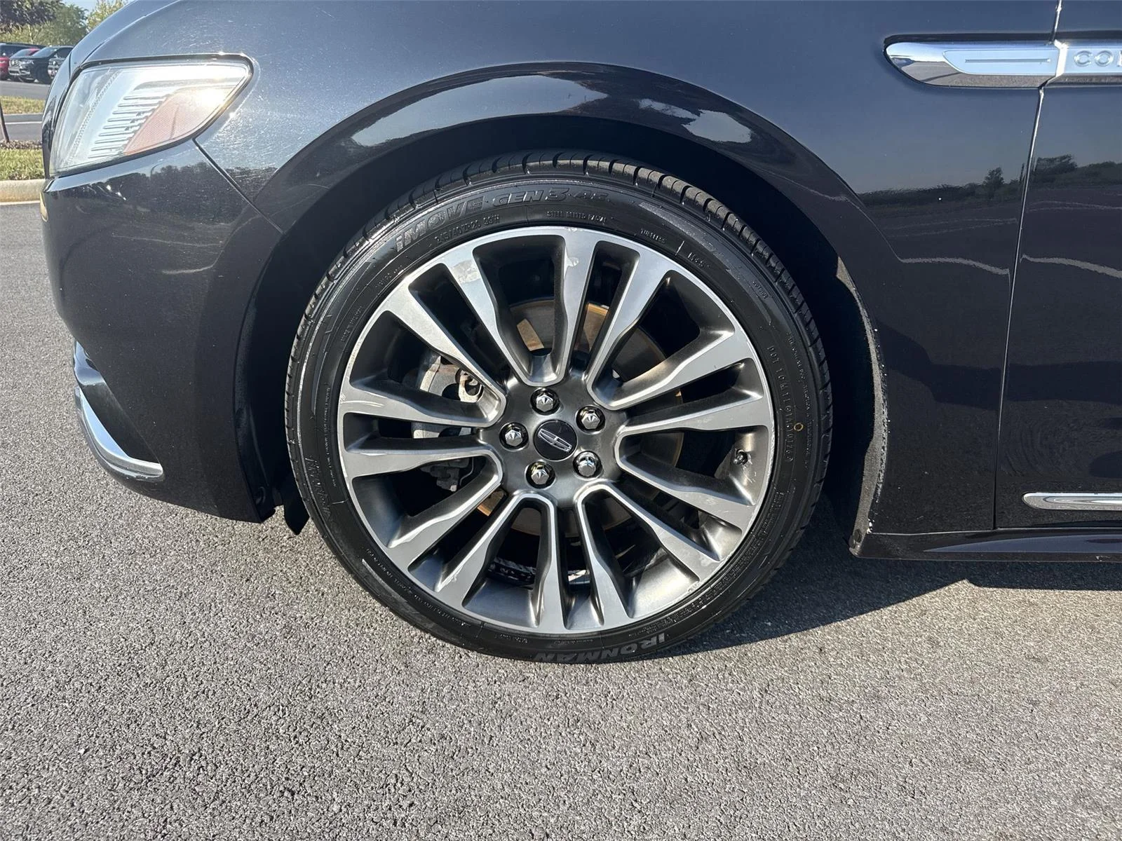 Used 2019 Infinite Black Metallic Lincoln Select image 10