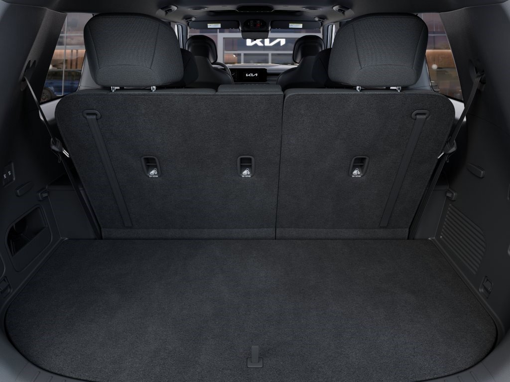 New 2027 Ivory Silver Kia S image 19