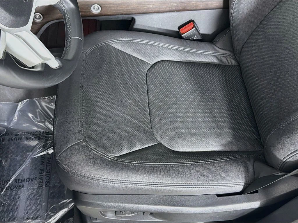 Used 2023 Gray Land Rover SE image 20