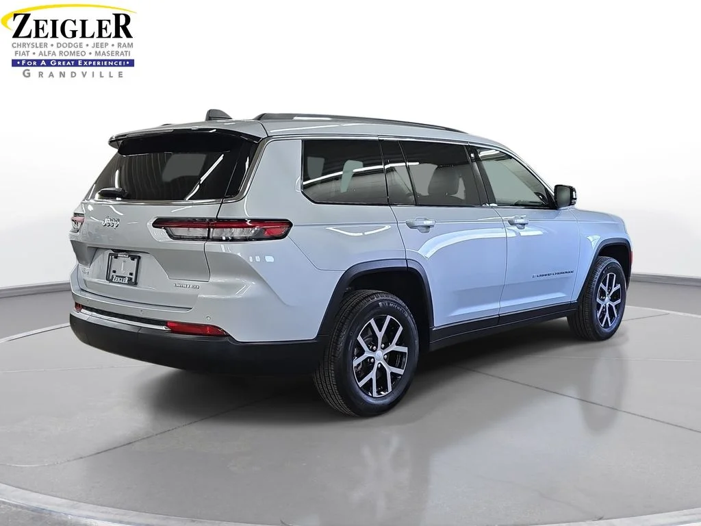 Used 2023 Silver Jeep Limited image 5