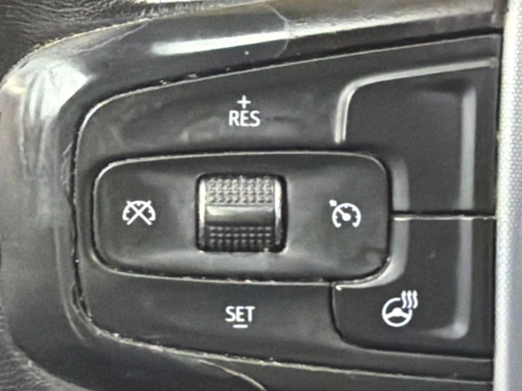 Used 2022 Summit White GMC SLE image 20