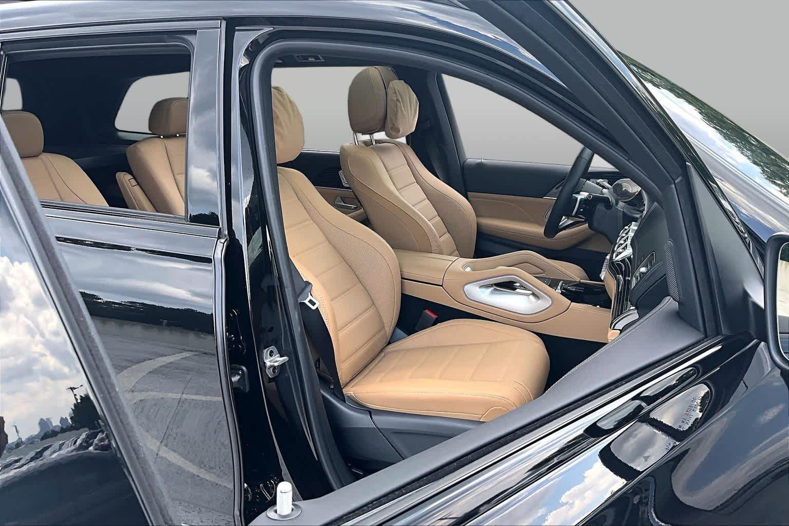 Used 2026 Obsidian Black Metallic Mercedes-Benz GLS 580 image 9