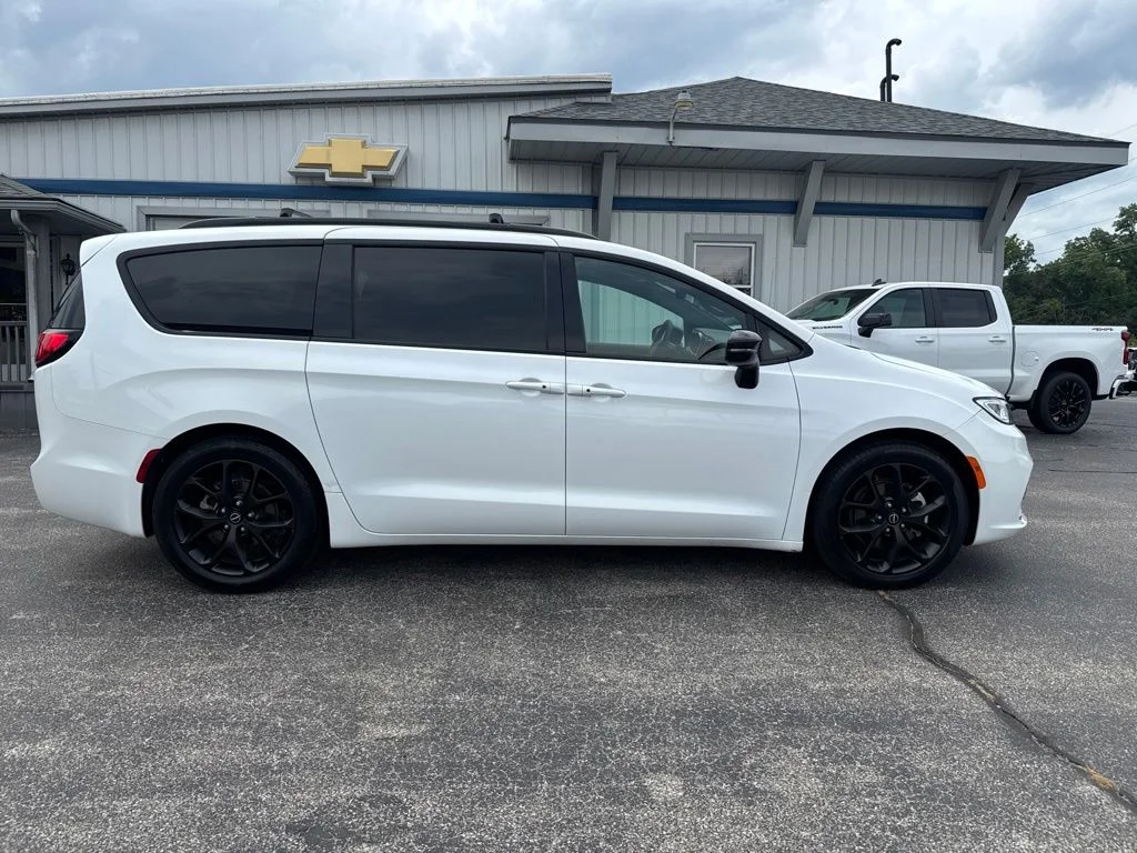 2025 Chrysler Pacifica Limited - Photo 8