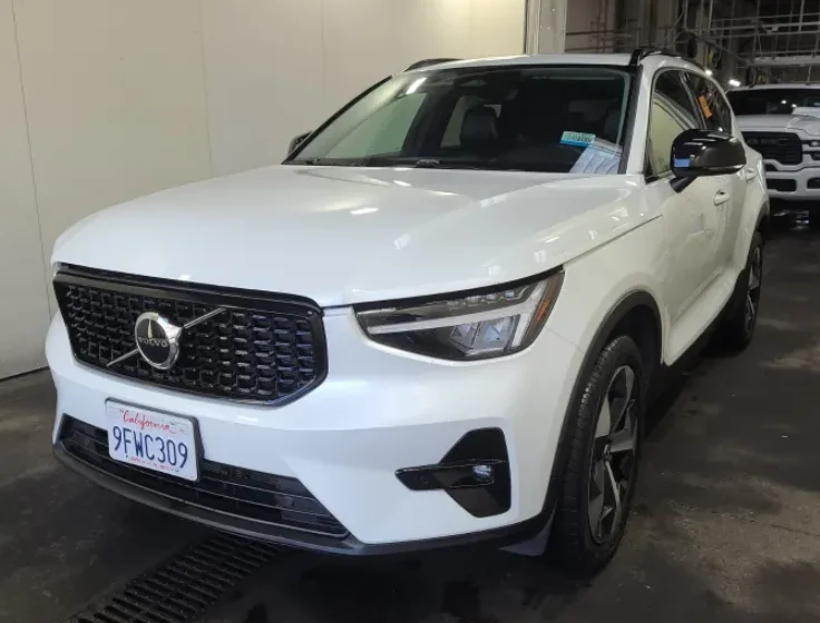 2023 Volvo XC40 B5 Plus Dark AWD's photo