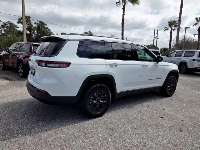 New 2027 Bright White Clear-Coat Paint Jeep Laredo Altitude image 12