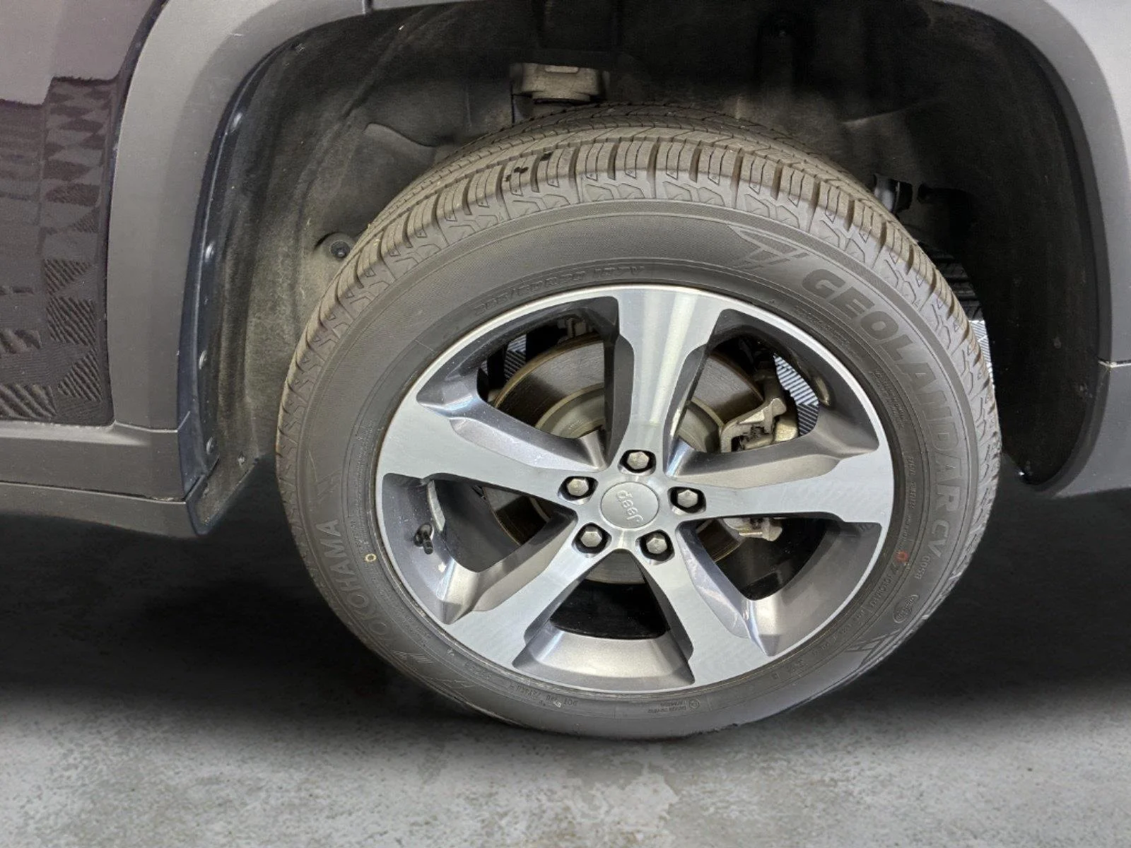 Used 2023 Ember Pearlcoat Jeep Limited image 15
