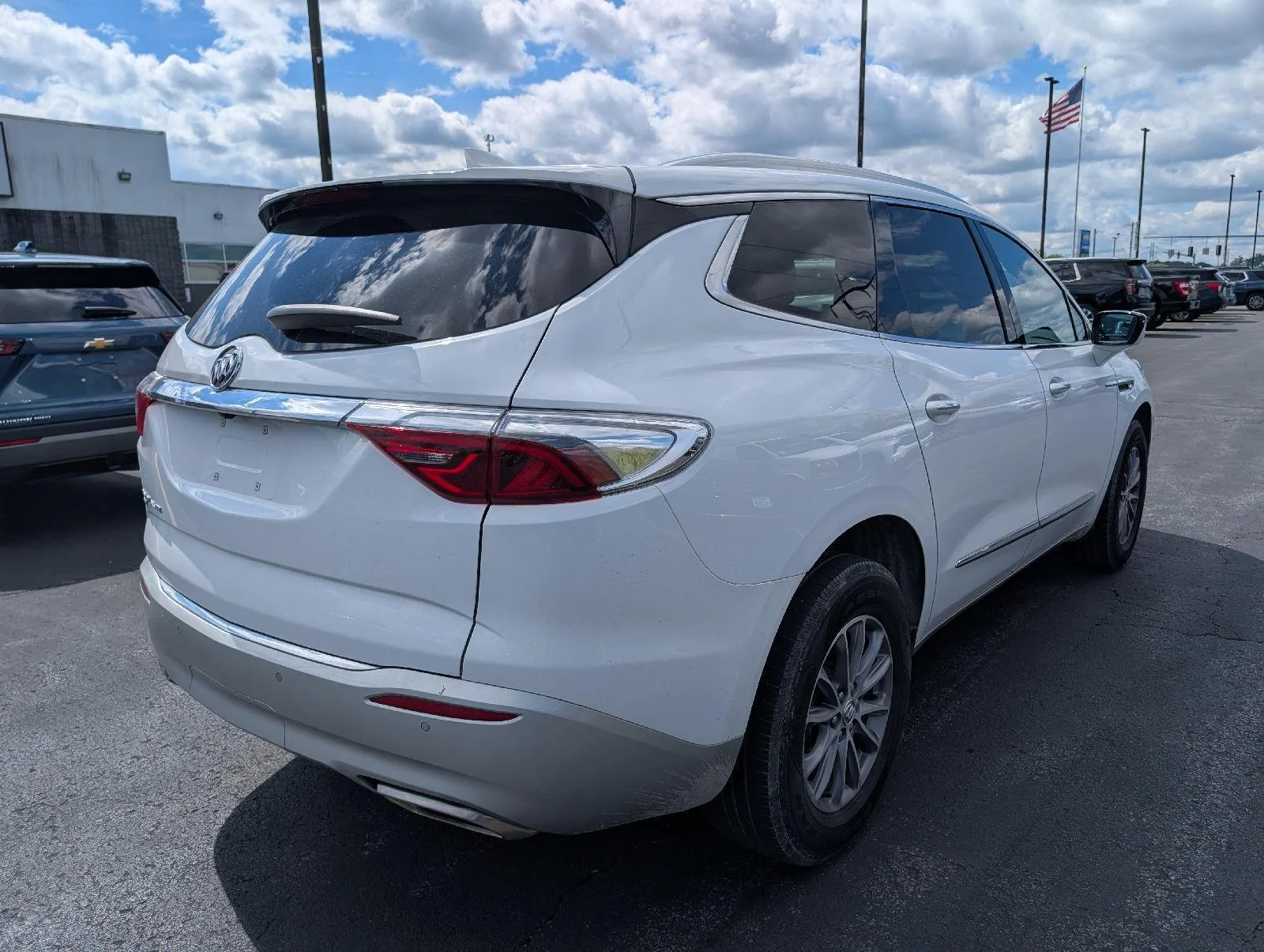 Used 2024 Summit White Buick Essence image 8