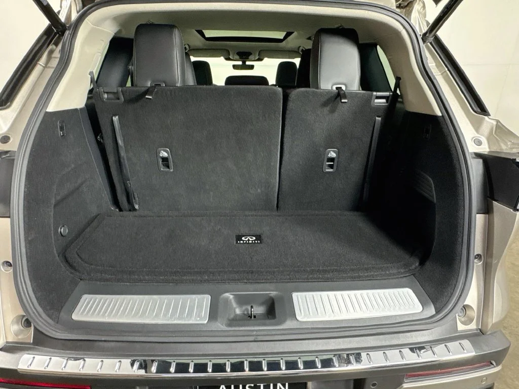 Certified Used 2023 Titanium INFINITI LUXE image 35
