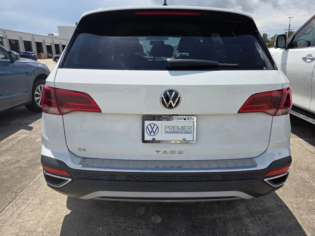 Certified Used 2022 White Volkswagen 1.5T SE image 5