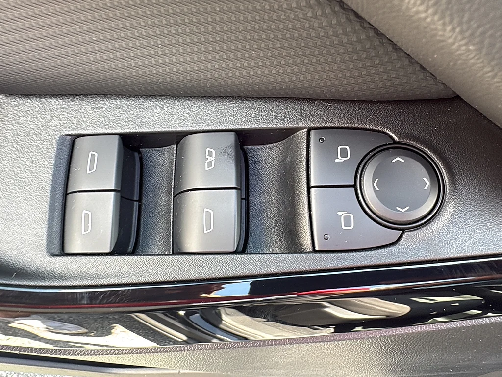 Used 2025 Mosaic Black Metallic Chevrolet  image 31