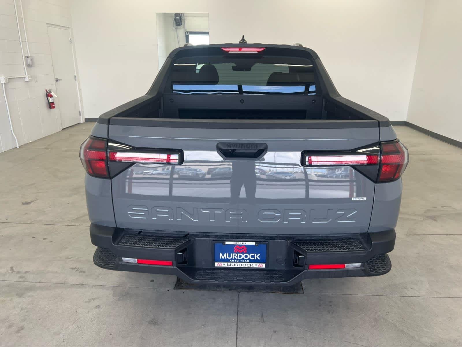 Used 2025 Hampton Gray Hyundai SEL image 3