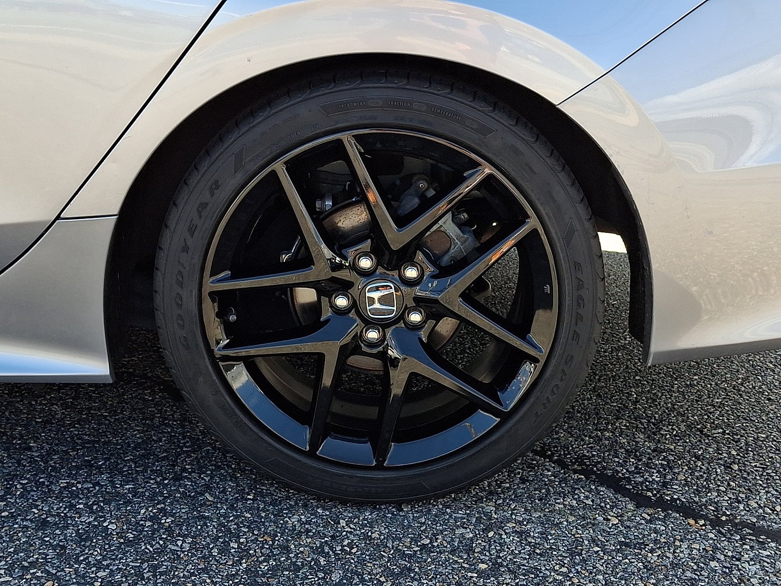 Used 2022 Lunar Silver Metallic Honda Sport image 8