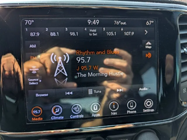 Used 2020 White Jeep Altitude image 19