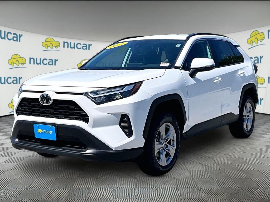 Used 2025 White Toyota XLE image 3
