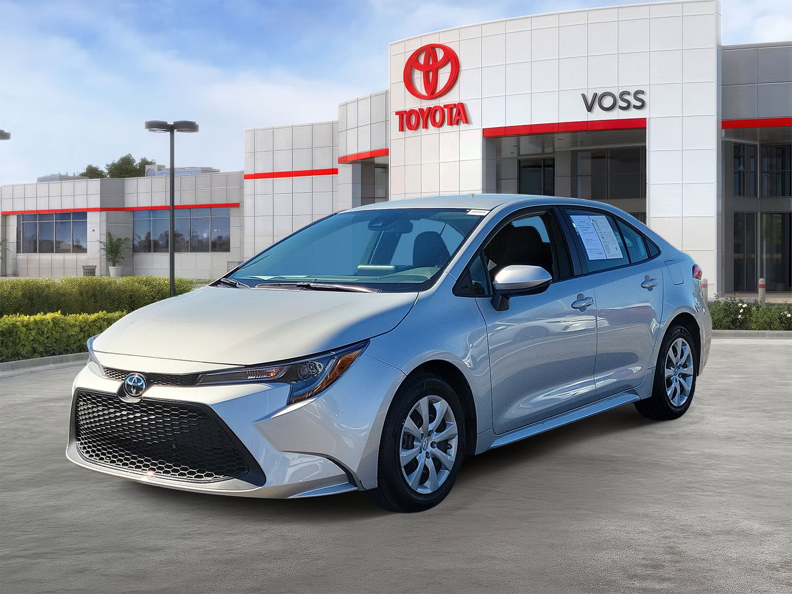 2022 Toyota Corolla LE, photo 2 of 12