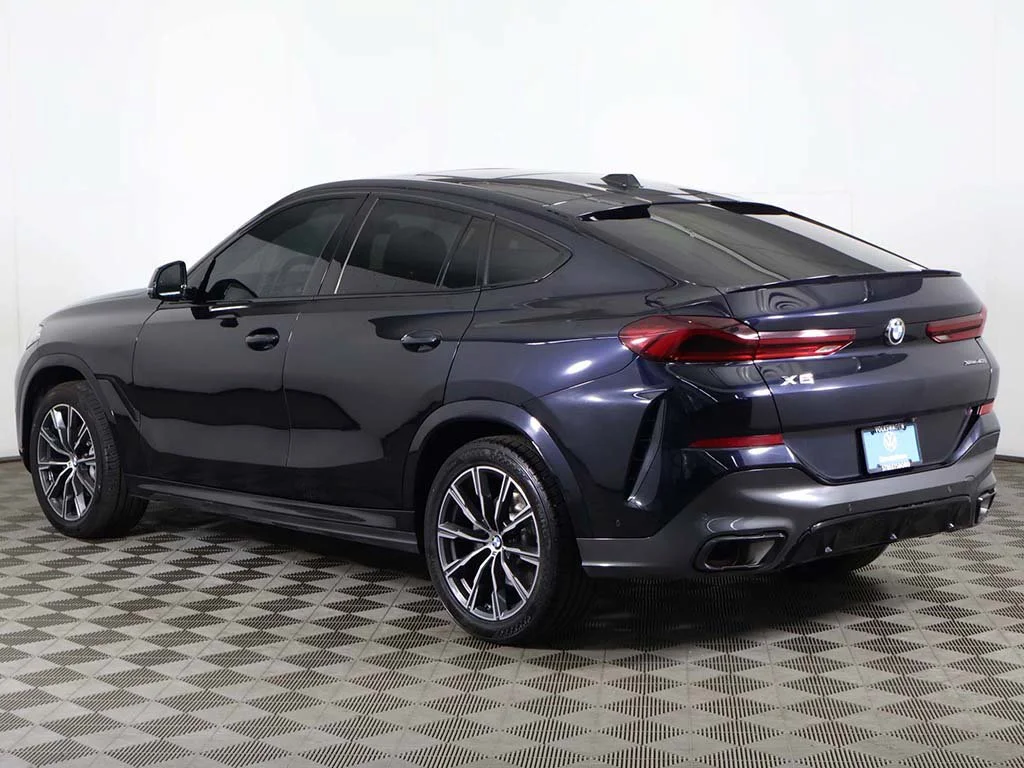 Used 2024 Carbon Black Metallic BMW xDrive40i image 13