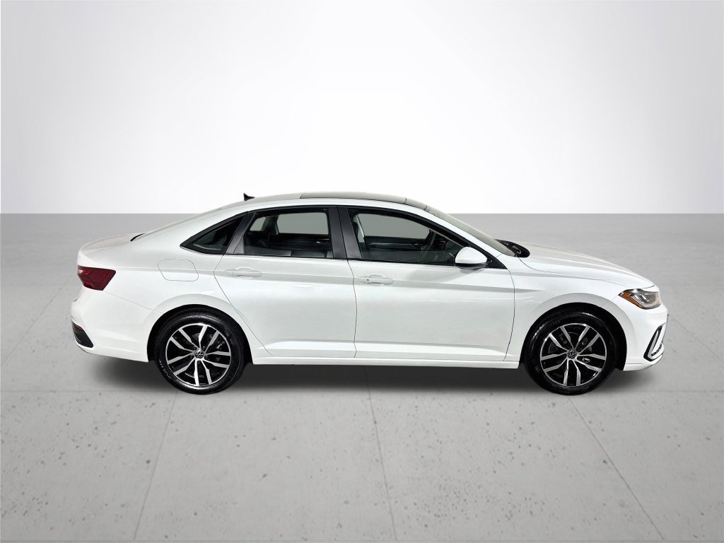 New 2027 Opal White Pearl Volkswagen 1.5T SE image 5