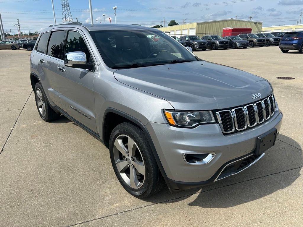 Used 2018 Billet Silver Metallic Jeep Limited image 1