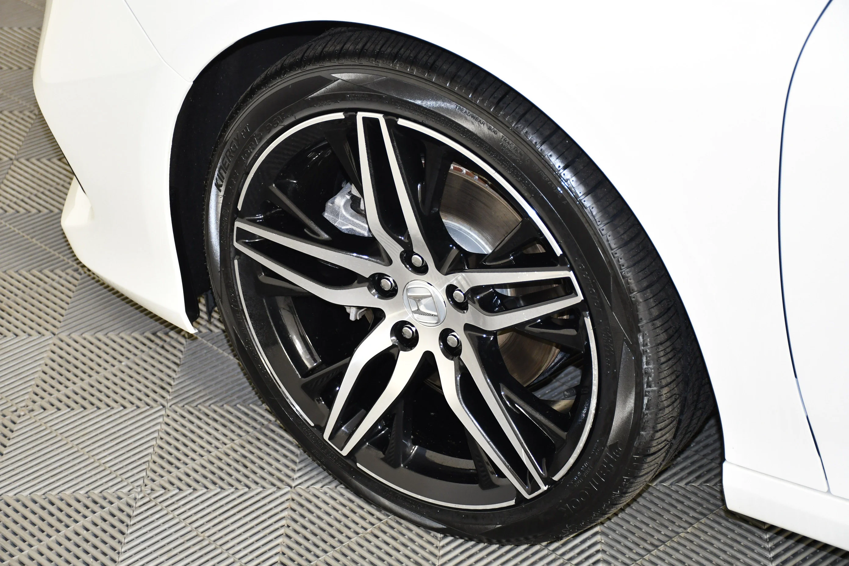 Used 2021 Platinum White Pearl Honda Touring image 40