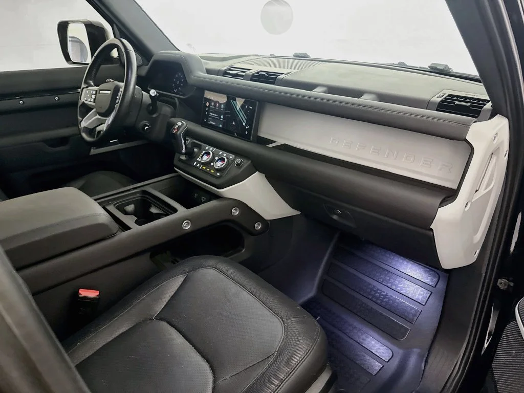 Certified Used 2024 Black Land Rover X-Dynamic SE image 29
