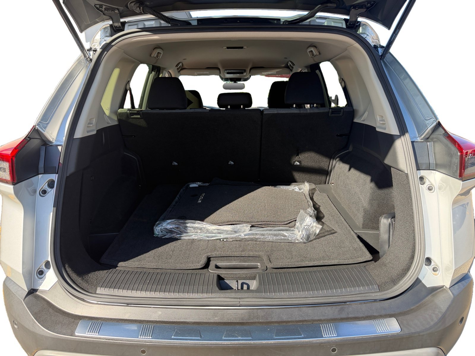 Used 2023 Brilliant Silver Metallic Nissan SV image 36